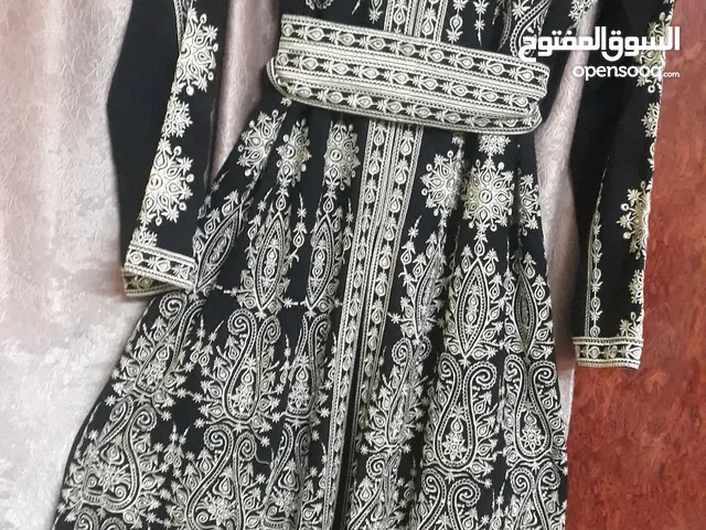 ثوب مطرز اسود