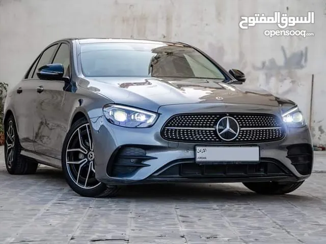 Mercedes E200 2021 Amg kit  السيارة وارد و كفالة الشركة و قطعت مسافة 51,000 كم