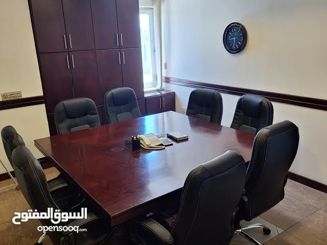 اثاث مكتبي بحالة جيدة جدا