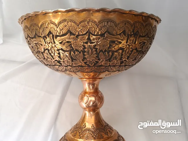 كأس نحاسي بتصميم بارز وقلم أسودصناعات يدوية أصليةمن أصفهان معشحن مباشر من أصفهانإيران والشحن مجانی