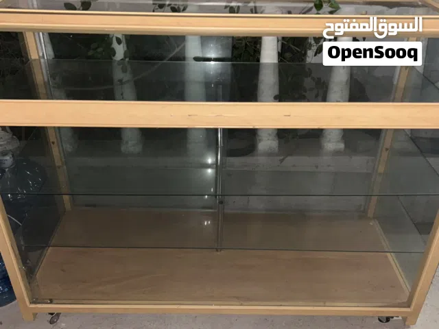 طاوله زجاجيه للعرض المنتجات