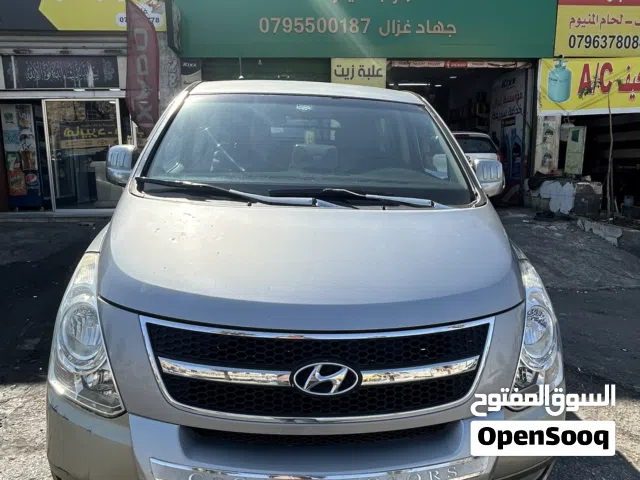 2015 هيونداي H1 Standard