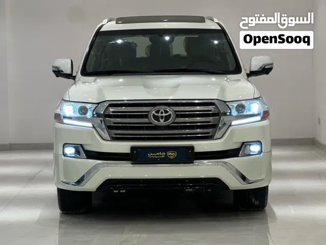 تويوتا لاند كروزر VXR قمة في النظافة