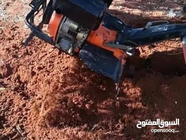 عزاقه وحراثه  لحراثة الأراضي الزراعية والحدائق المنزلية والمدرسة داخل عمان متجول