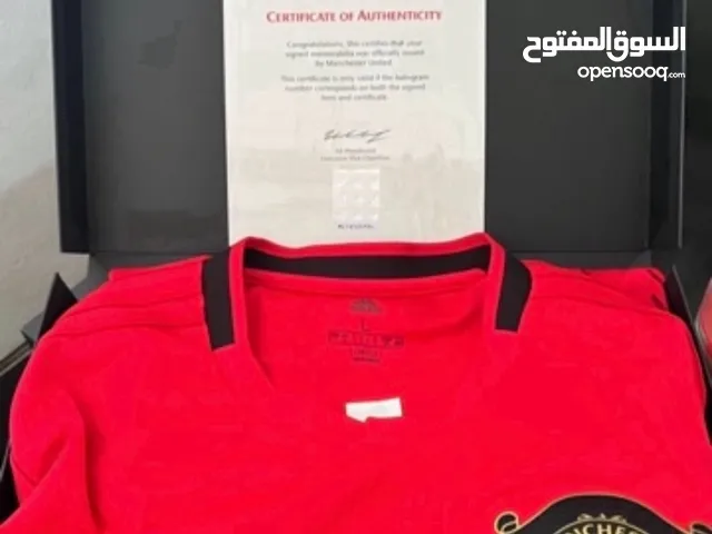 Manchester United jersey signed by 12 players