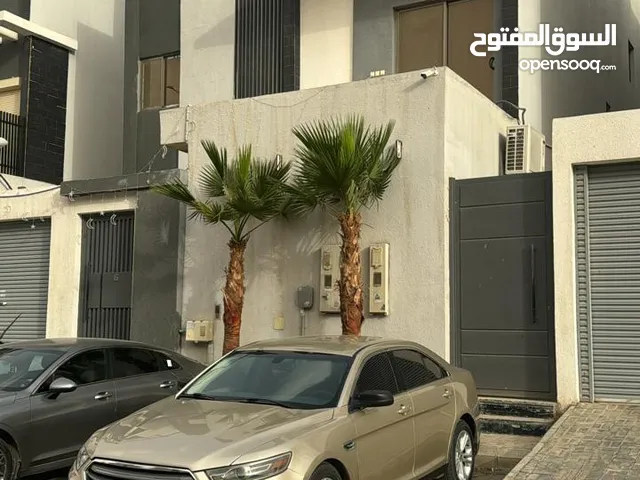 140 m2 4 Bedrooms Apartments for Rent in Al Riyadh Al Arid