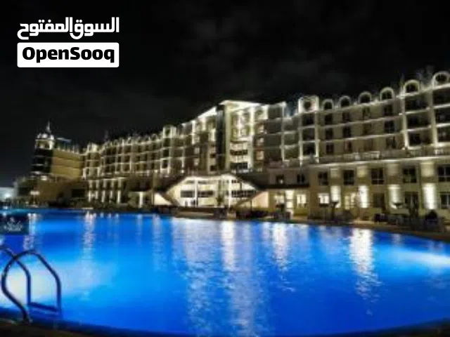 للاستثمار القوى مبنى للبيع على البحرمباشرة  المنصوره مساحتها 10500م إمكانية بناء مستشفى اوفندق7نجوم