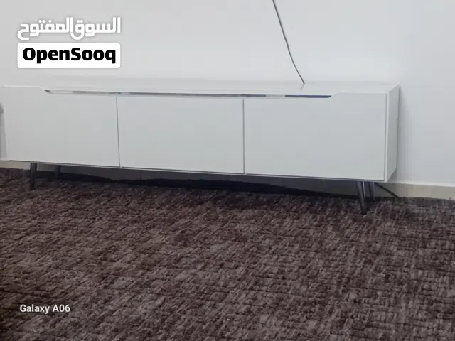 طاولة تلفزيون