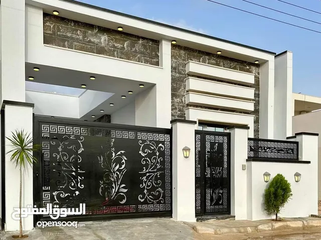 130 m2 4 Bedrooms Townhouse for Sale in Tripoli Ain Zara