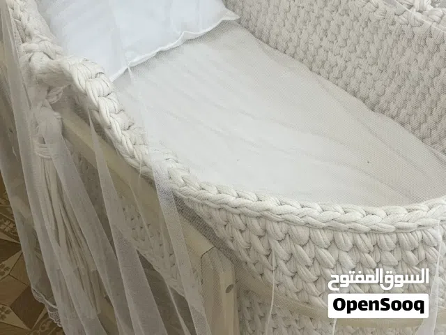سرير أطفال بخياطة يد