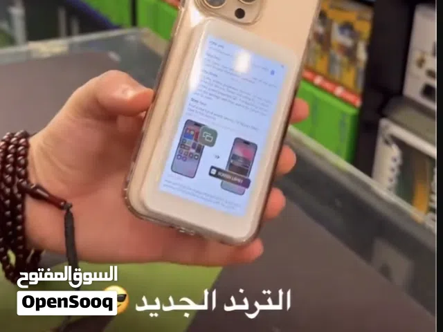 الشاشة ترند تنلصق مغناطيسيًا بظهر الآيفون وتطيّك عرض مباشر بدون تأخير تقريبا حتى تستخدم الكامير