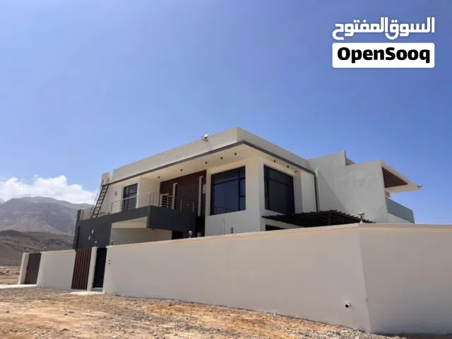 فيلا جديدة على البحر قلهات جديدة مؤثثة للبيع