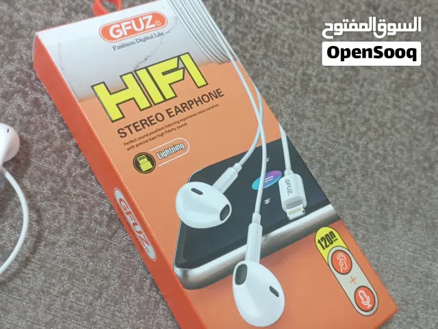 سماعات خيط. ايفون شبه جديده استعمال كم يوم فقط حاجه ربي يباررك