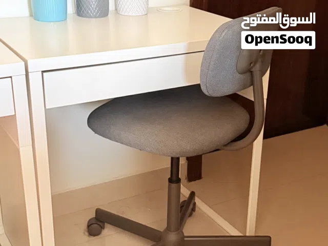 للبيع طاولة دراسة مع كرسي بسعر مغري