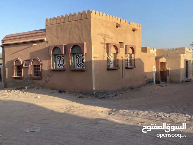 170 m2 More than 6 bedrooms Townhouse for Sale in Al Sharqiya Ja'alan Bani Bu Ali