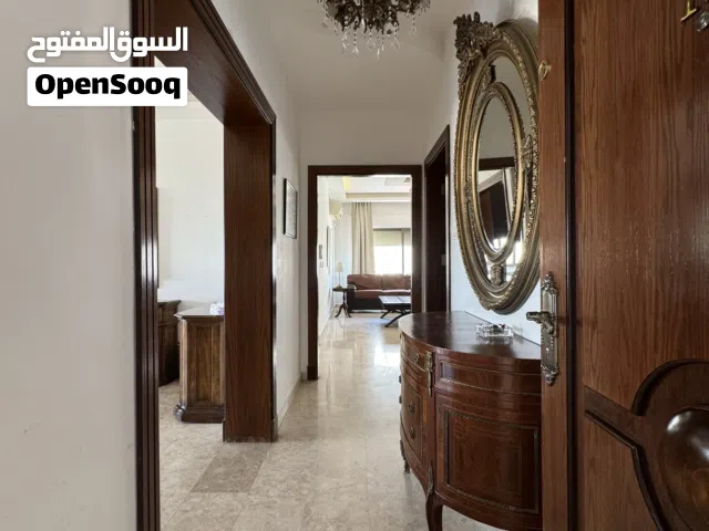 شقة طابق اخير مميز مع رووف منفصل للبيع / مرج الحمام،طريق المطار،قرب كلية لومينوس