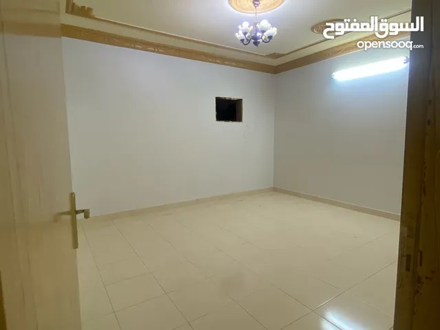 180m2 4 Bedrooms Apartments for Rent in Al Riyadh Al Khaleej