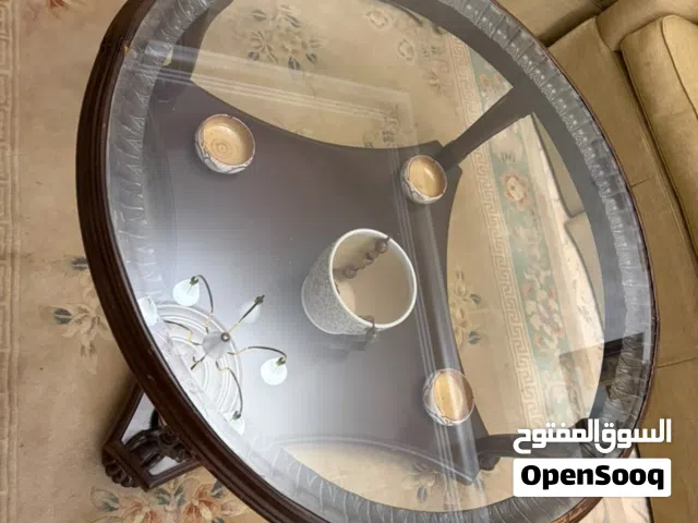 طاولة وسط دائرية فخمة بحالة ممتازة