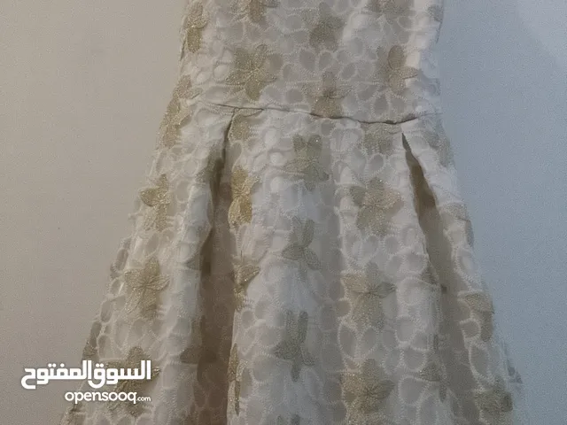 ملابس بناتي