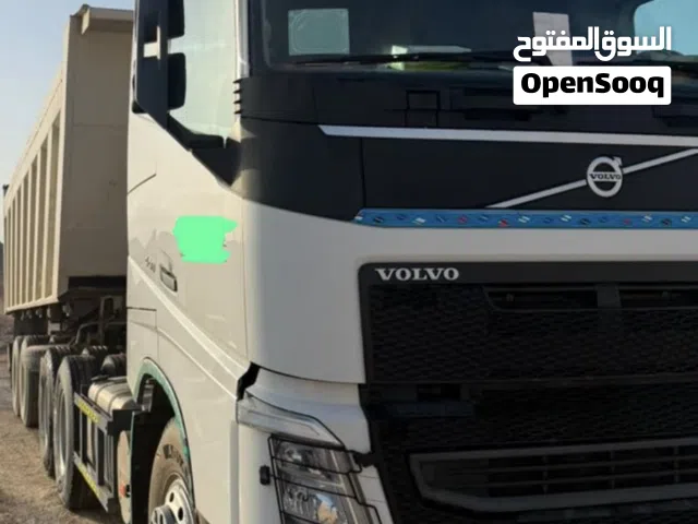 للبيع راس شاحنه 6 ويل فولفو 2021 وكاله عمان ومعدات أخرى
