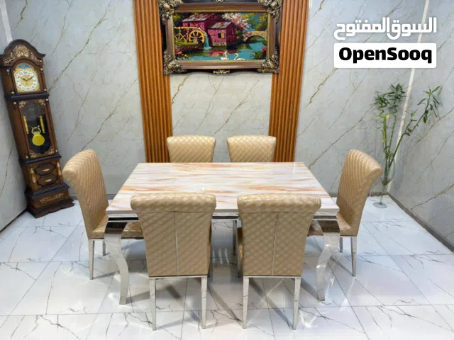 ميز طعام سطح مرمر ثقيل ارجل حديد كشنات جلد