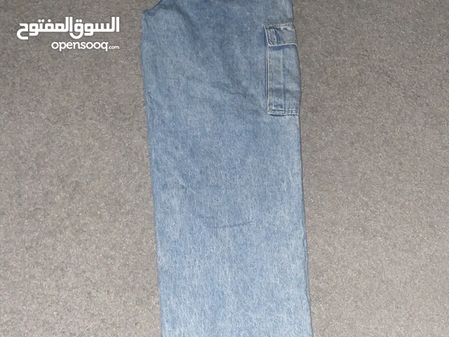 بنطلون جينز امريكي مقاس 31 جودة ممتاز و خامته نظيفه كثير لون ازرق سماوي .....................