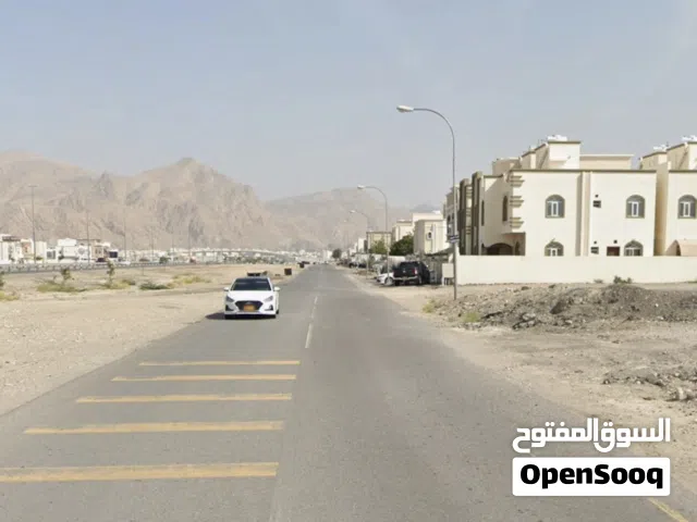 اول خط الشارع العام مرتفعات العامرات 2 مفتوحه من اربع جهات وإمكانية التأجير تجاري