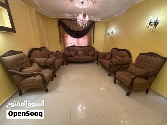 طقم كنب يناسب غرفة جلوس او غرفة ضيوف