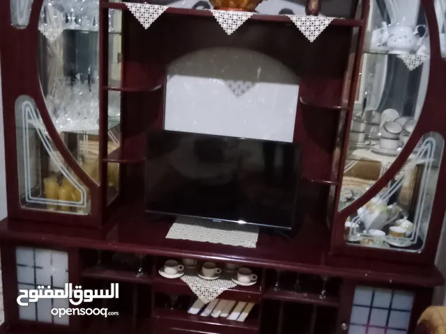 صالون وطاولة وابسطين وبوفياوكاتروا1700قابل للنقاس