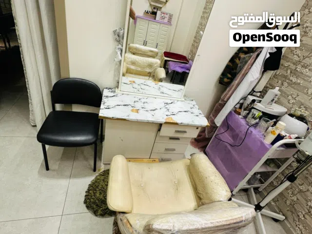 تواليت + كرسي مكياج  للبيع