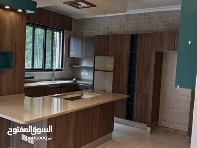 شقه مميزه ارضيه مع ترس امامي وترس خلفي مدخل خاص فارغه للايجار ضاحيه الامير راشد تستحق المشاهده