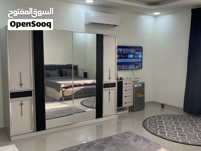 غرفة أنيقه للإجار اليومي أو الأسبوعي في المعبيلة.