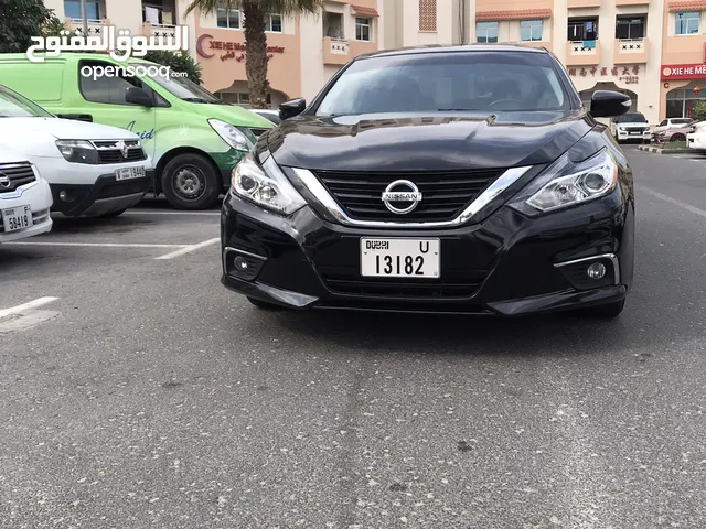 2018 Nissan Altima  lady drive