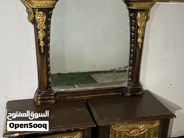 مرايا ( تسريحه ) مع ملحقاتها نظيفة