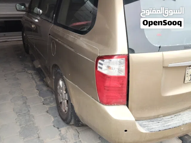 للبيع كيا كرنفال 2006 قير ماكينه وشاصي تمام والبيع سكراب للجادين 4 تواير جدد