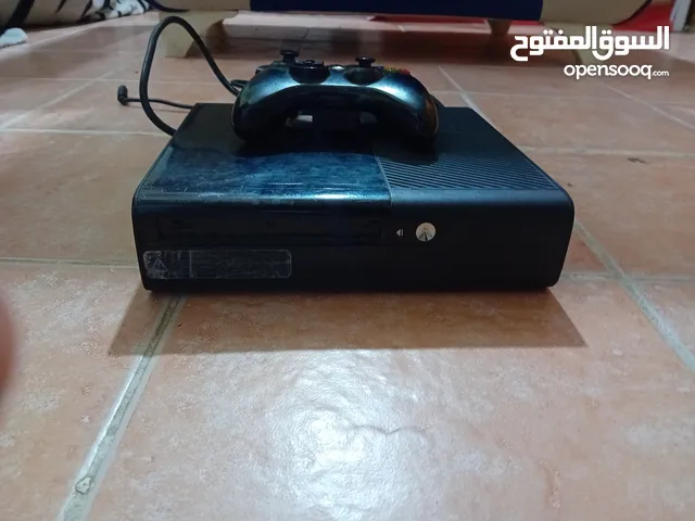 Xbox 360  مع يده واحده. و 2 هارد السعر 150 الرقم:
