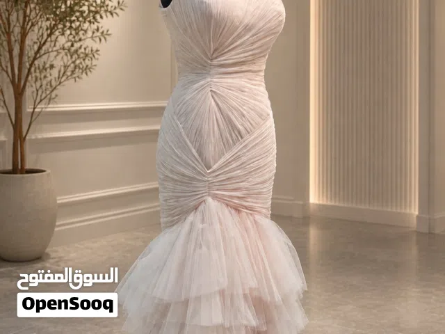 فستان وردي بكسرات