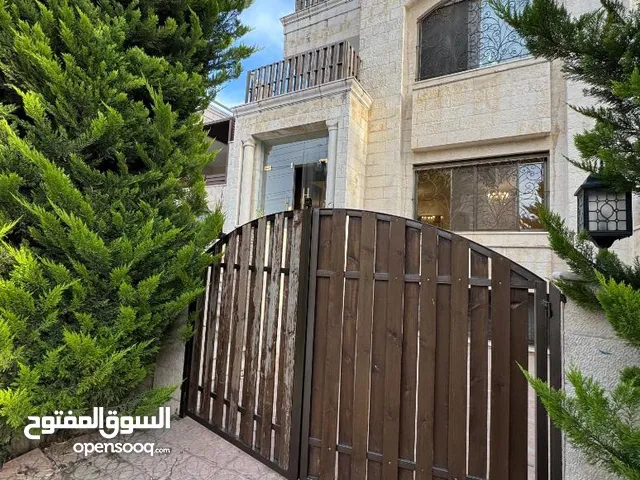 فيلا متلاصقه للبيع في الكرسي / خلف اكاديمية المجد الوطنية .