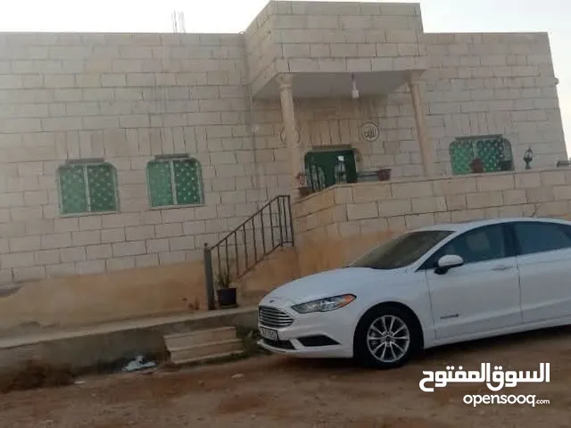 170 m2 4 Bedrooms Townhouse for Sale in Al Karak Al-Qatraneh