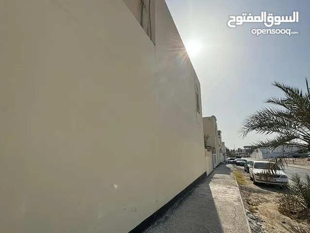 290 m2 5 Bedrooms Townhouse for Sale in Northern Governorate Madinat Hamad