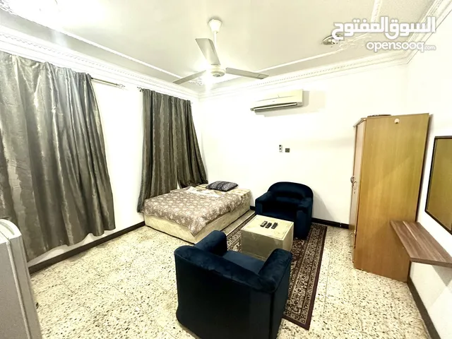 غرفة خاصة مع حمام مشترك مفروشة داخل فيلا بالغبرة الجنوبية مقابل بانوراما مول وقريب مول عمان