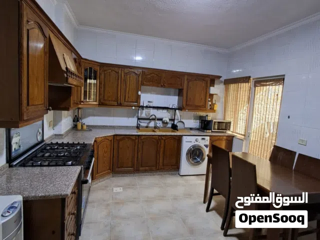 173 m2 3 Bedrooms Apartments for Rent in Amman Al Rabiah