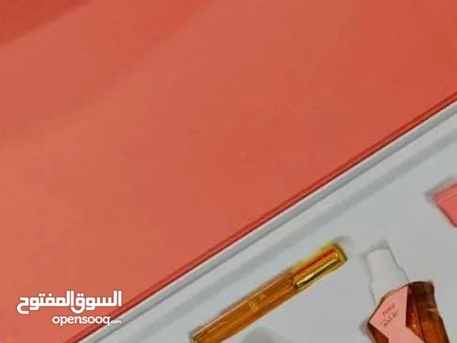 بكج scandal pink من اكثر العطور النسائيه الي انوصفت بالاغراء والانوثه عطر المساء الساحر .