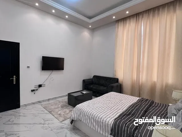 للإيجار استيديو وحمام ومطبخ مفروش في منطقة فلج هزاع