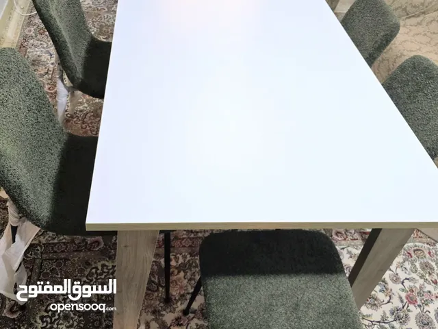 طاولة طعام جديدة مع 6 كراسي من صفات هوم