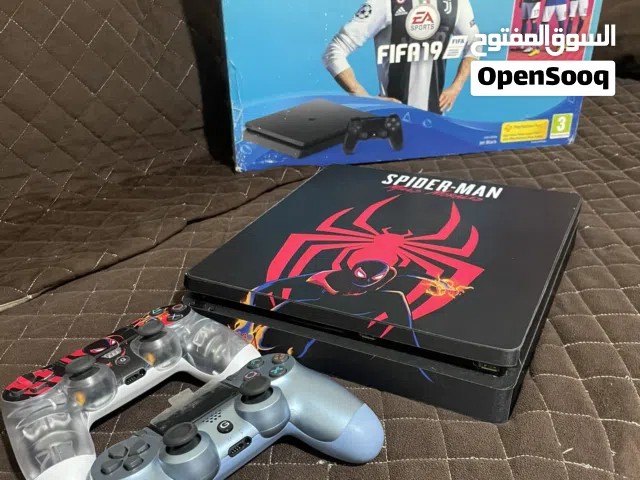 PS4 Slim 500GB للبيع نظيف جدًا + 2 أيدي كوبي شغال 100% بدون مشاكل مع الكرتونة