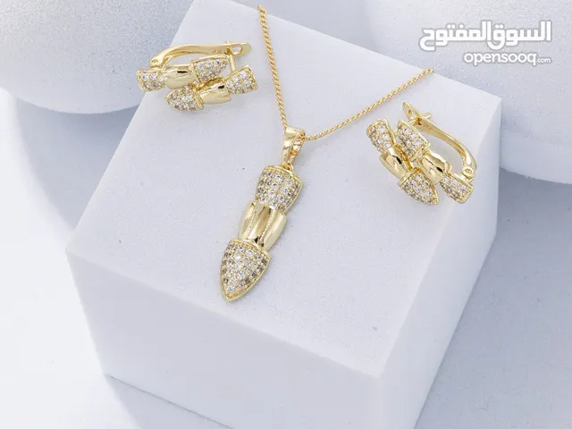 سنسلة وحلقات نسائية أنيقة مختلفة الأشكال مع تصاميم تناسب جميع الادواق دات جودة عالية وجذابة عرض
