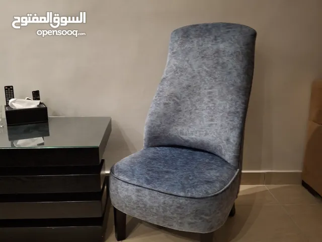 طاولة وسط وكنب عدد 2