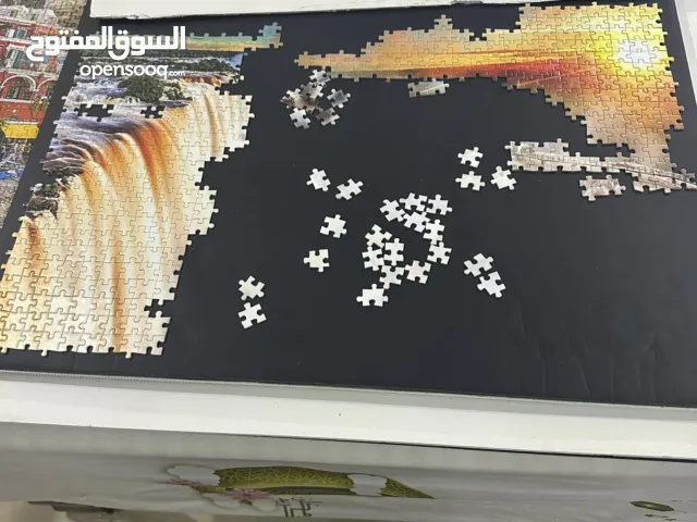 تجميع قطع صغيرة لعمل لوحة (احجية)(Buzel) تتكون الوحات من عدد قطع يتراوح بين 1000 الى 3000 قطعة صغيرة