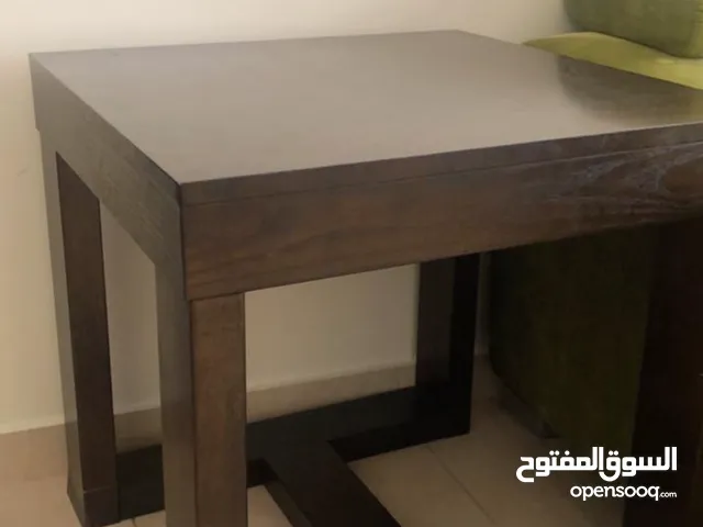 مكتب مع كرسي مكتبي   طاوله +2 طاولات جانبيه